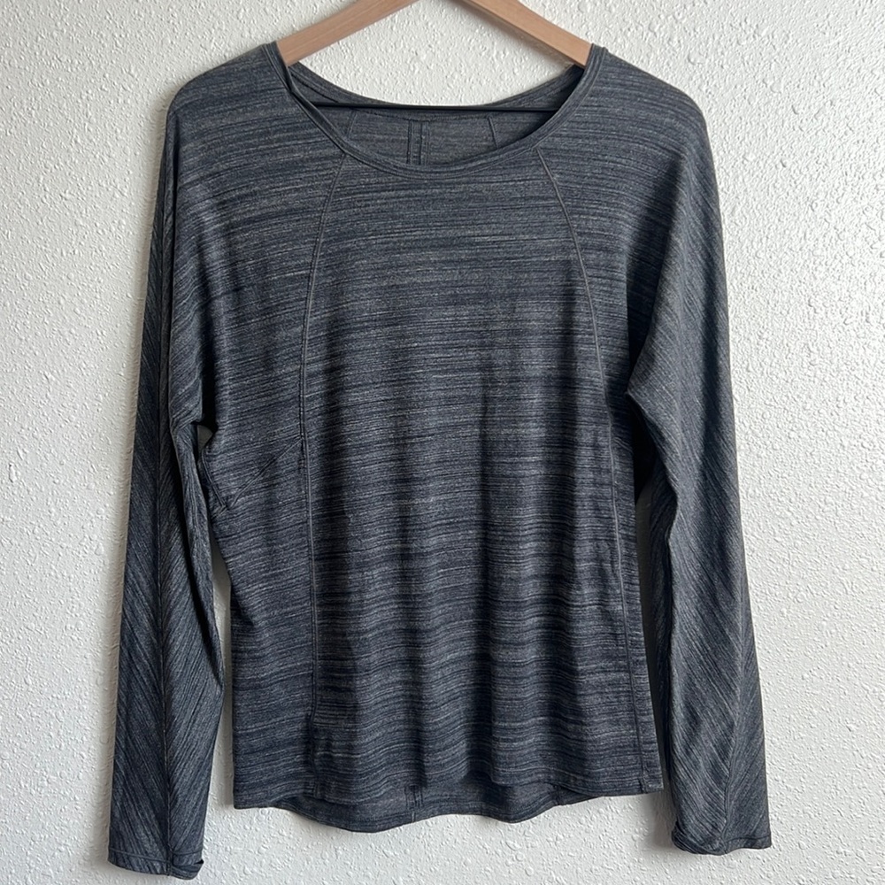 Lululemon Set to Sweat Long Sleeve Grays Workout Top with thumb holes Size 6